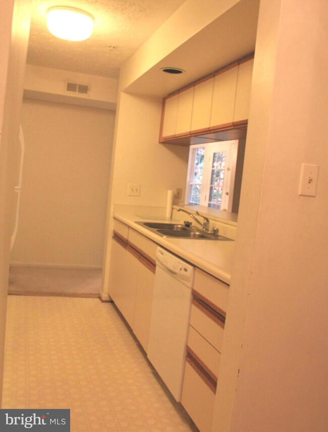 904 Cedar Crest Ct, Edgewood, MD 21040 - photo 5