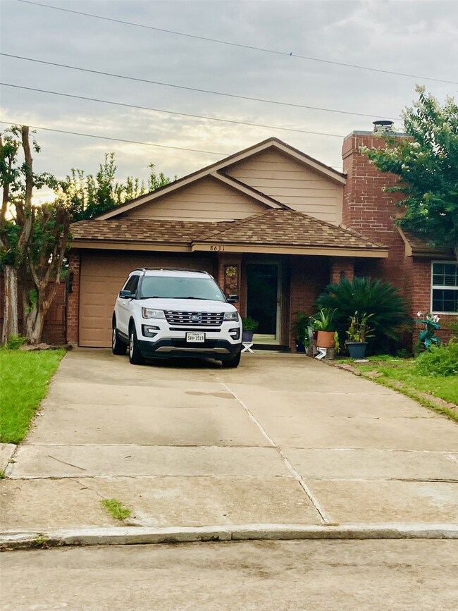 8631 Pool Creek Dr, Houston, TX 77095 - photo 2