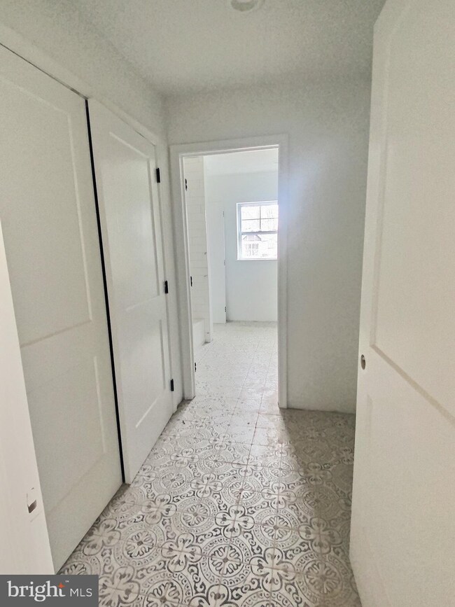 1042 Dickerson Rd, North Wales, PA 19454 - photo 4