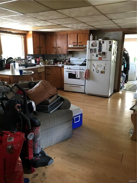 spacious eat in kitchen with first floor laundry i