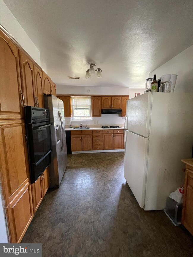 201 Minta Ct unit ROOM FOR RENT, Linthicum Heights, MD 21090 - photo 6