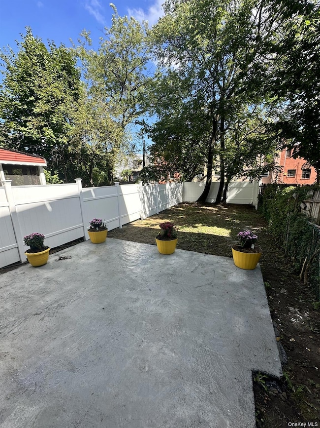 1045 E 228th St, Bronx, NY 10466 - photo 4