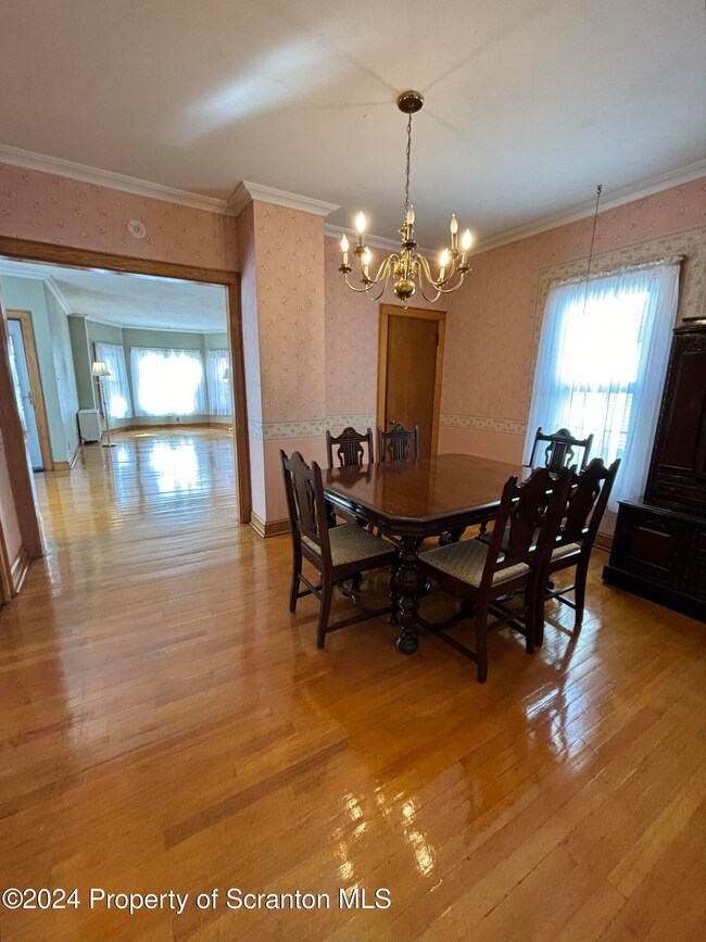 527 E Market St, Scranton, PA 18509 - photo 4