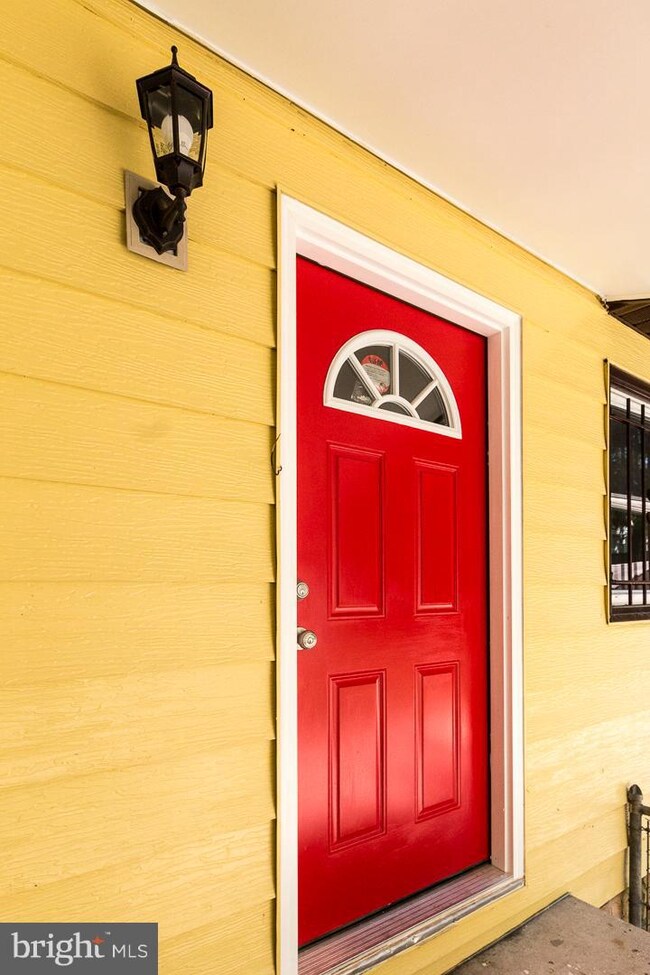 7012 Canyon Dr, Capitol Heights, MD 20743 - photo 3