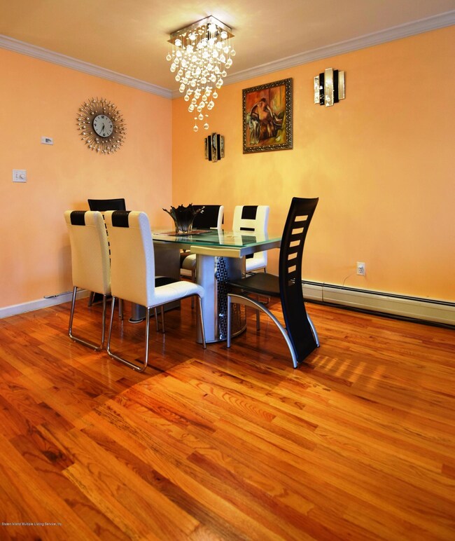 (6) Dining Room