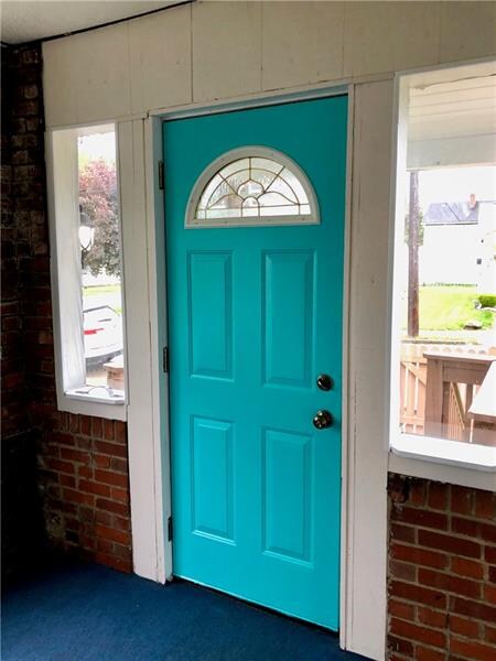 MAIN HOME ENCLOSED PORCH GREAT FOR DEN OR OFFICE!