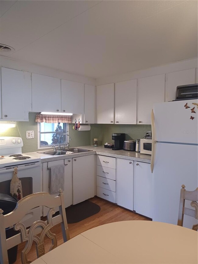 34632 Sweetpea Ln, Zephyrhills, FL 33541 - photo 6