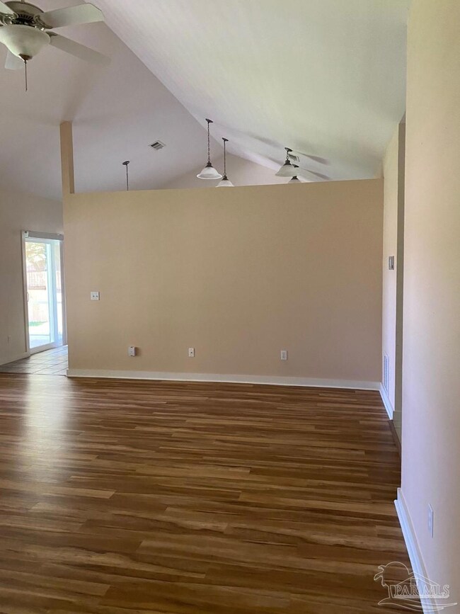 3416 Holt Cir, Pensacola, FL 32526 - photo 5