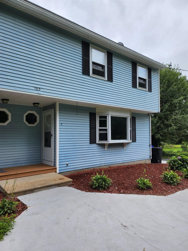 165 Old Derry Rd unit B, Hudson, NH 03051 - photo 3