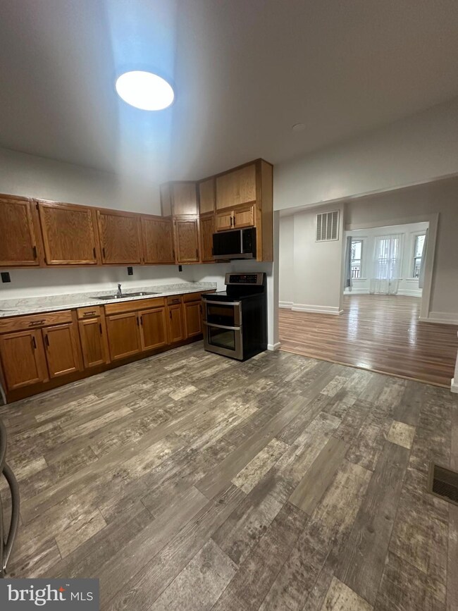 633 N Queen St, Martinsburg, WV 25404 - photo 7