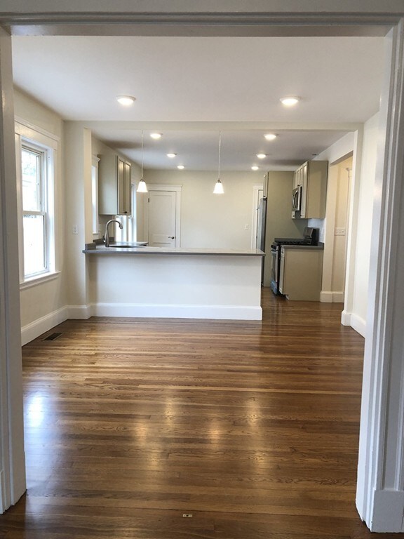 147 Willow St unit 1, Waltham, MA 02453 - photo 2