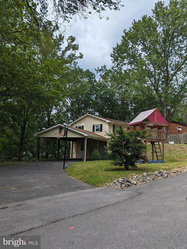 11010 Highland Estates Dr NE, Cumberland, MD 21502 - photo 3