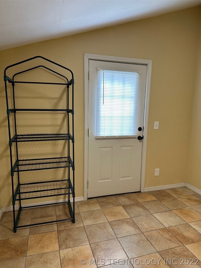 612 E Tahlequah Ave, Sulphur, OK 73086 - photo 7
