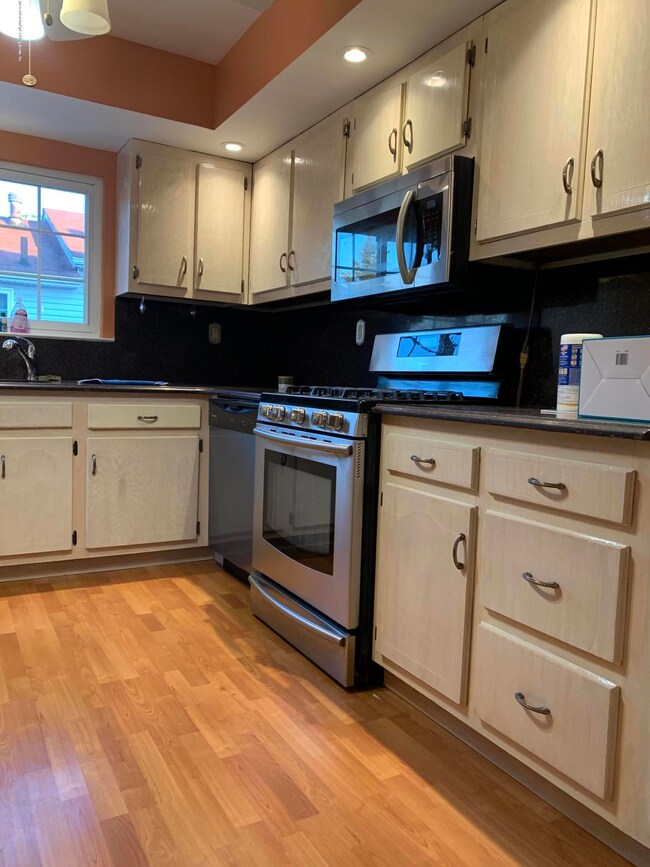 258 Ada Dr, Staten Island, NY 10314 - photo 7