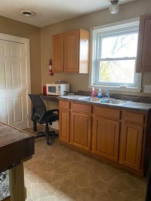 Kitchen 1 BR apt