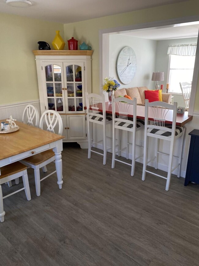 Kitchen to livingroom nice seating area