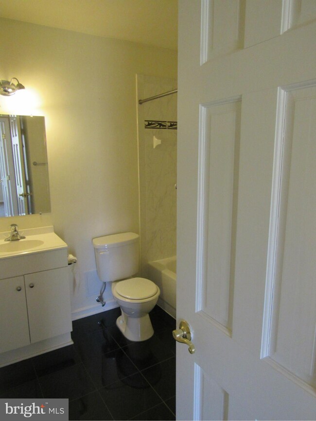 5204 Newton St unit 302, Bladensburg, MD 20710 - photo 7