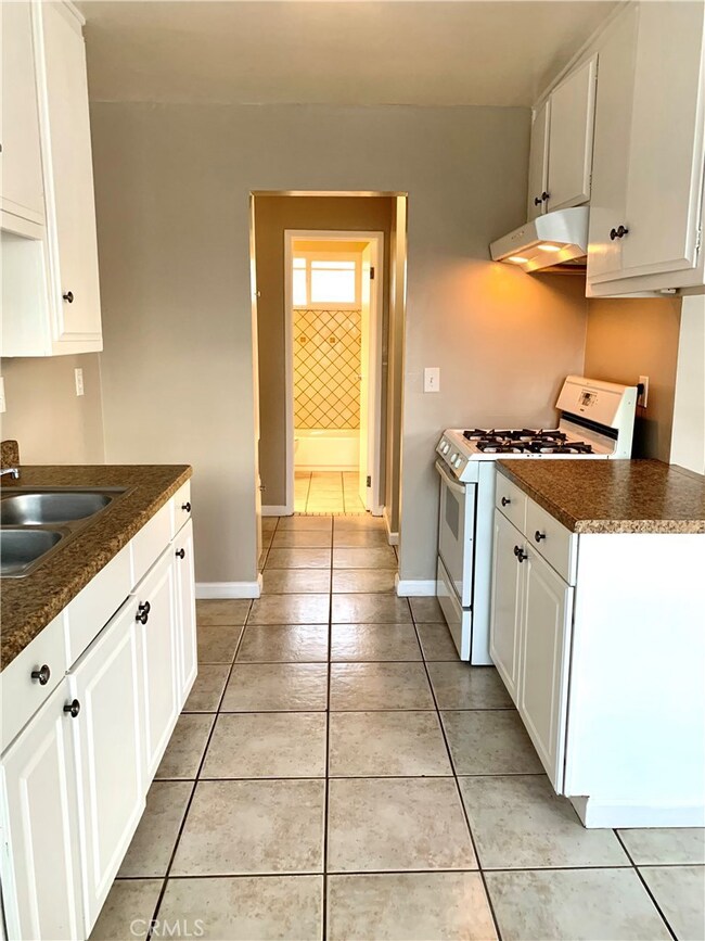 650 N 3rd Ave unit B, Upland, CA 91786 - photo 3