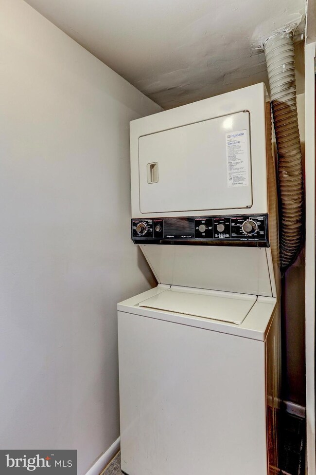 9635 Hagel Cir unit D, Lorton, VA 22079 - photo 7