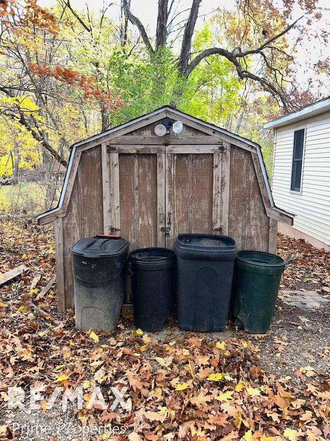 7152 Russell St, Genesee, MI 48437 - photo 2