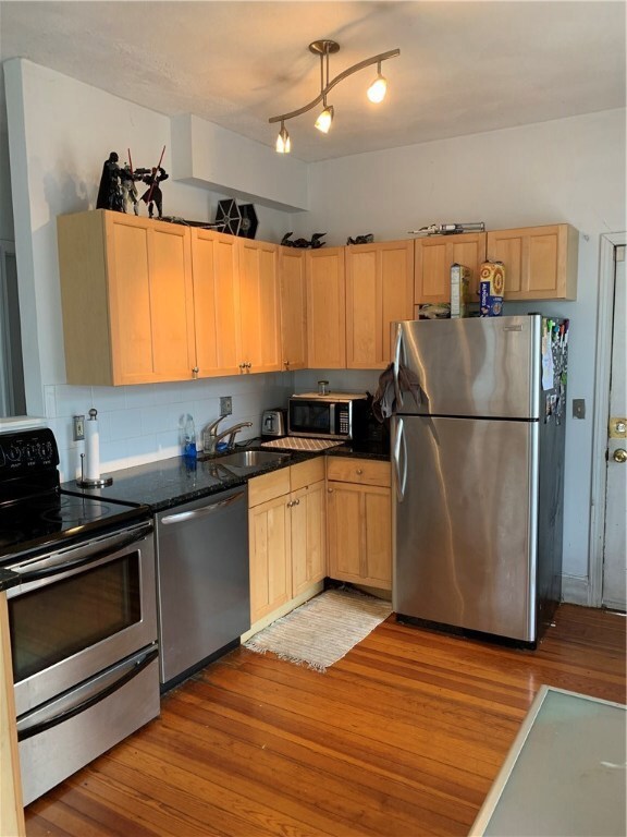 73 Evergreen St, Providence, RI 02906 - photo 5