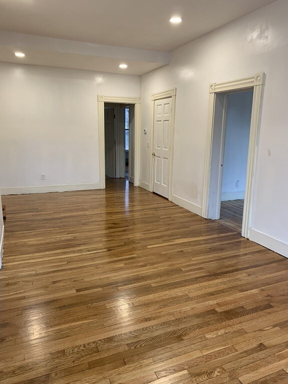 180 Lakehurst Ave unit 1, East Weymouth, MA 02189 - photo 2