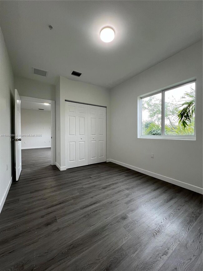 2311 NW 22nd Ave unit 305, Miami, FL 33142 - photo 5