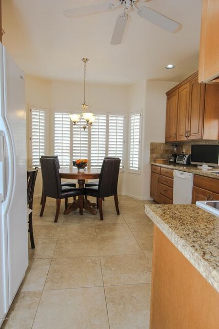 4 Eat-In Kitchen