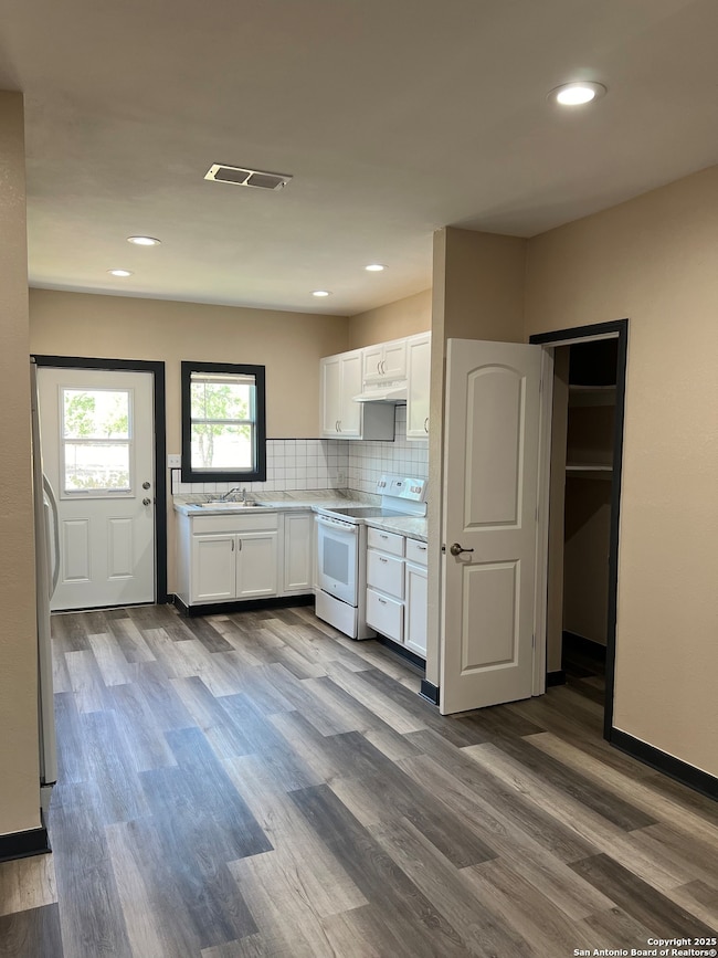 405 W Sabinal St unit A, Uvalde, TX 78801 - photo 2