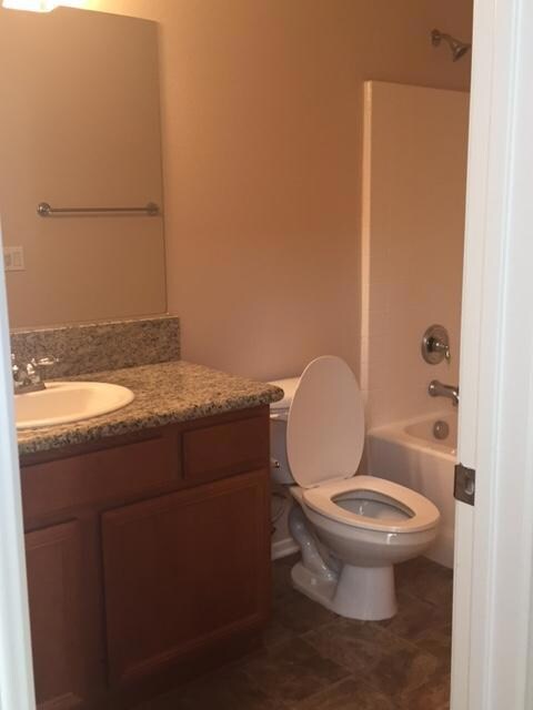 43844 Downstairs Full Bath