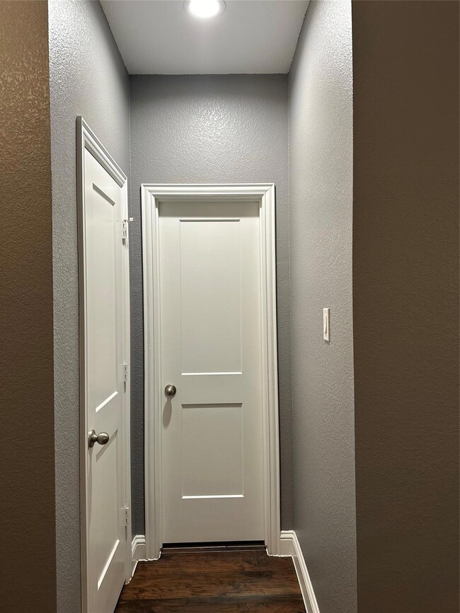 1018 Rice St, Grand Prairie, TX 75050 - photo 3