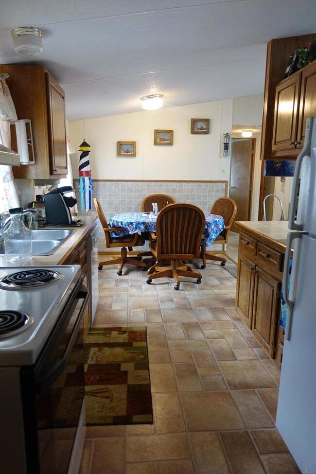 265 SE Oar Ave, Lincoln City, OR 97367 - photo 5