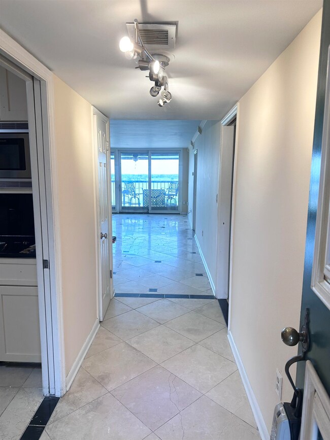 Waterford Plaza unit 506, Memphis, TN 38103 - photo 6