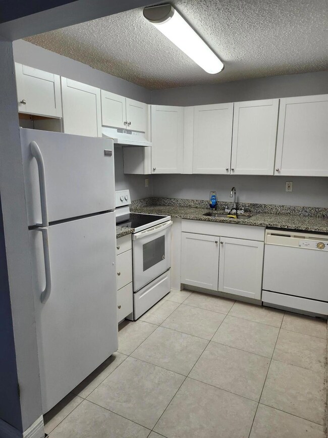 1220 Meadows Cir unit 1220, Boynton Beach, FL 33436 - photo 2