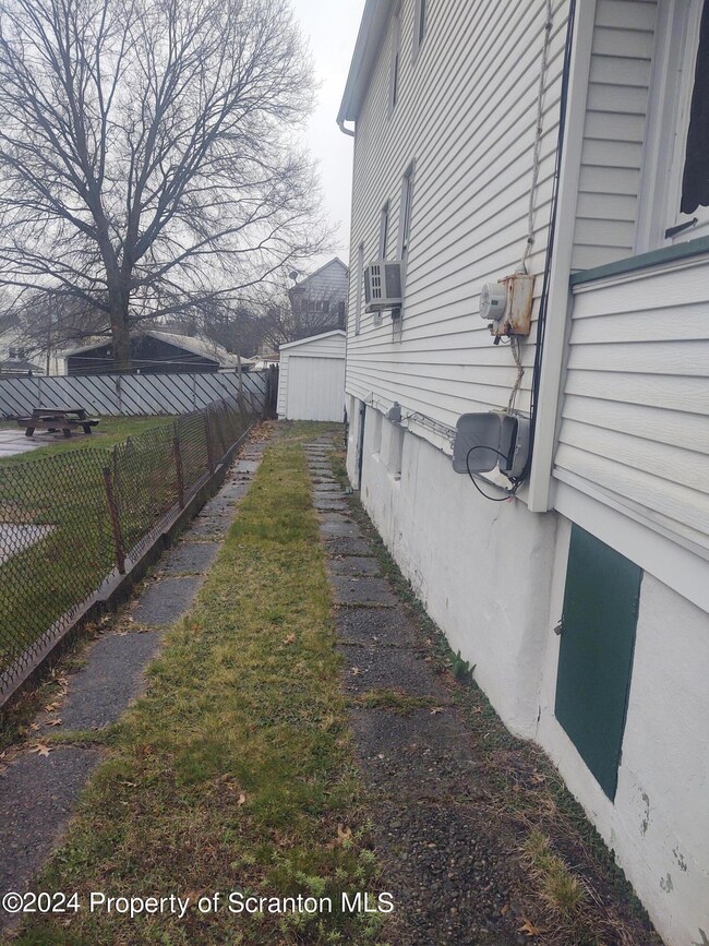 37 Poplar St, Plains, PA 18705 - photo 6