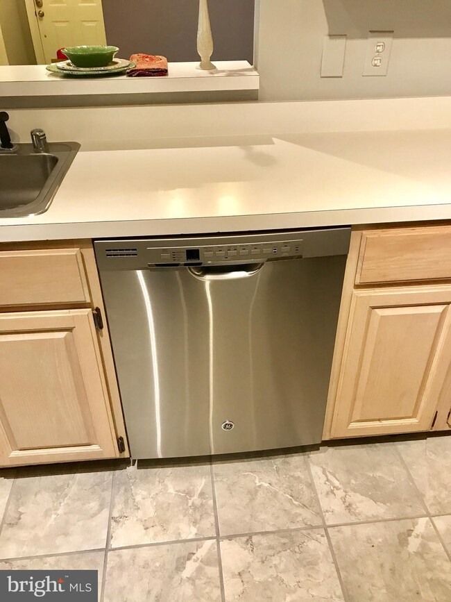 12233 Fairfield House Dr unit 202B, Fairfax, VA 22033 - photo 6