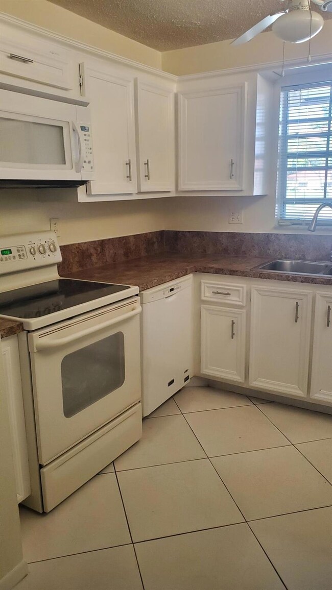 5020 NW 3rd St unit D, Delray Beach, FL 33445 - photo 5