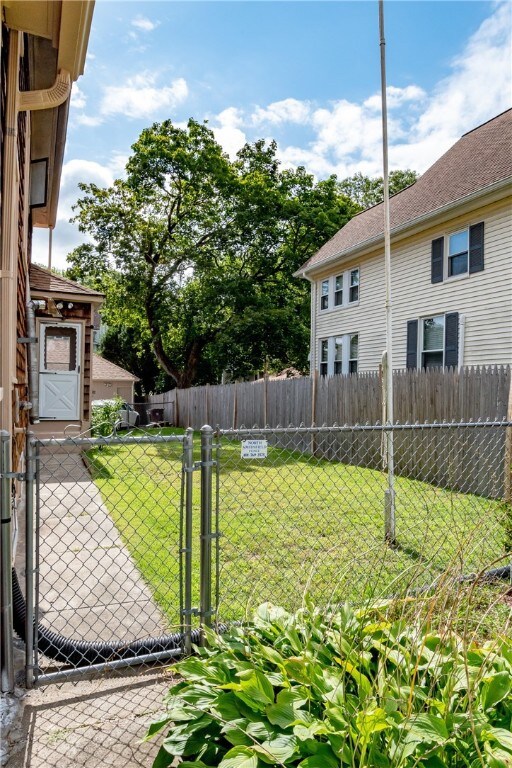 88 Coe St, Woonsocket, RI 02895 - photo 7