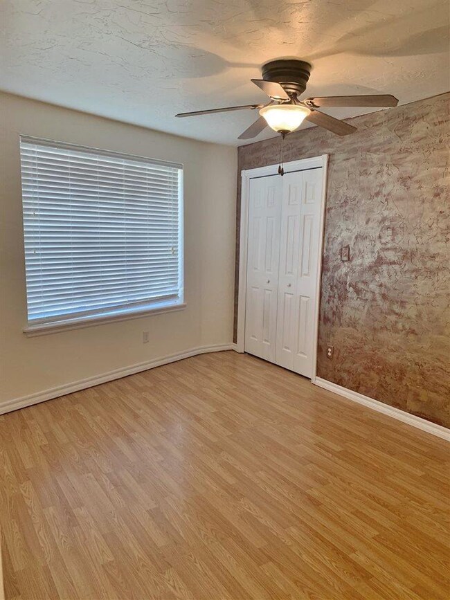 324 S Hilltop Rd, Apache, OK 73006 - photo 4