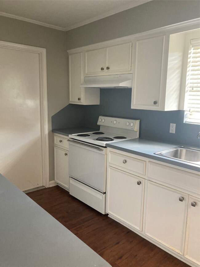 1203 Bayou Dr, Alvin, TX 77511 - photo 4