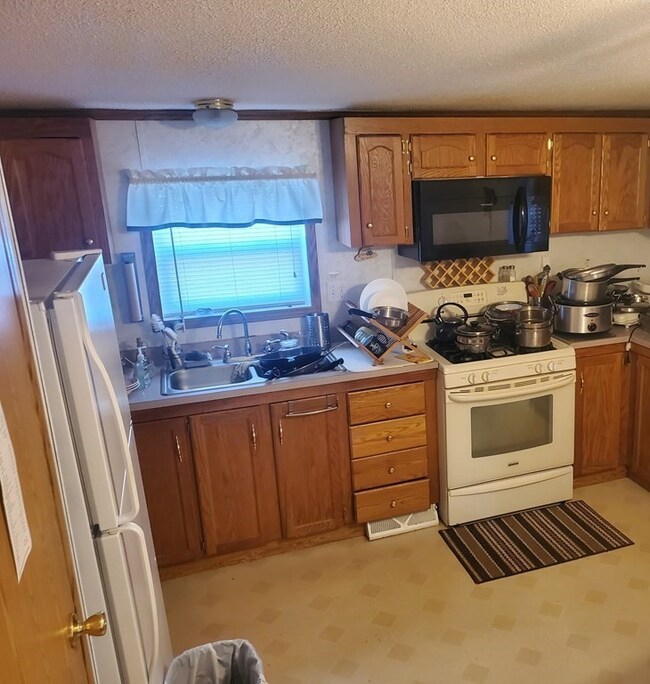 519 E River St unit 135, Orange, MA 01364 - photo 7