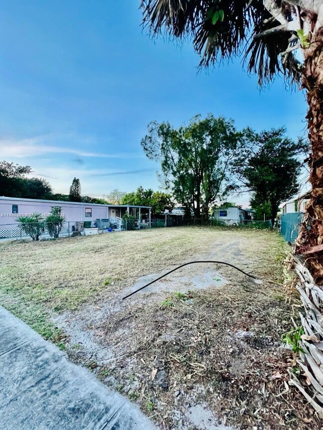 13481 SW 8th St, Davie, FL 33325 - photo 4