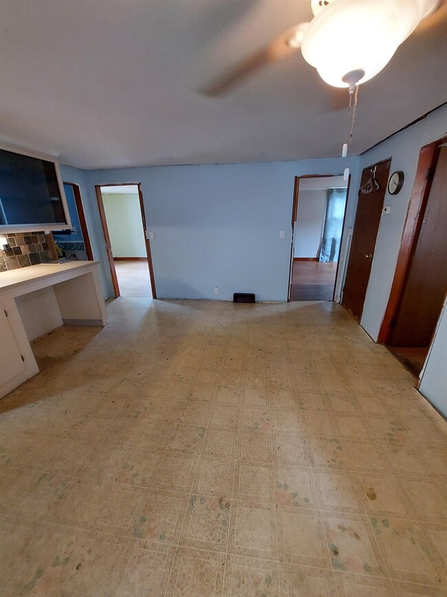 21 Edwards St, Nashua, NH 03060 - photo 7