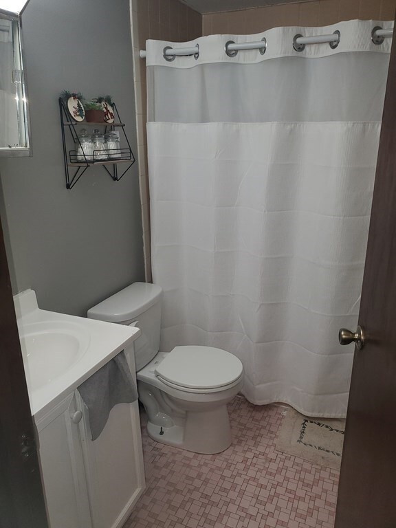 700 Robbins Ave unit 10, Dracut, MA 01826 - photo 4