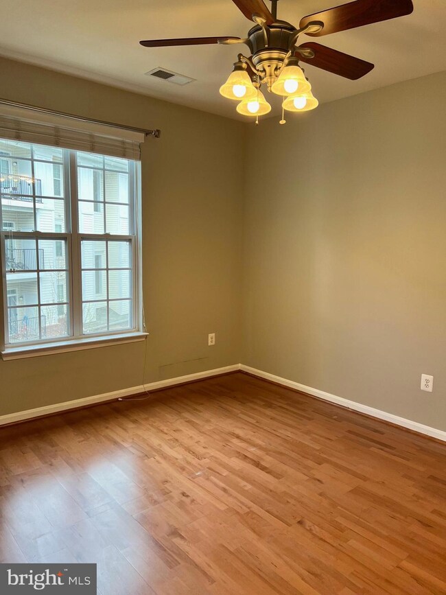 21216 Mcfadden Square unit 306, Sterling, VA 20165 - photo 6