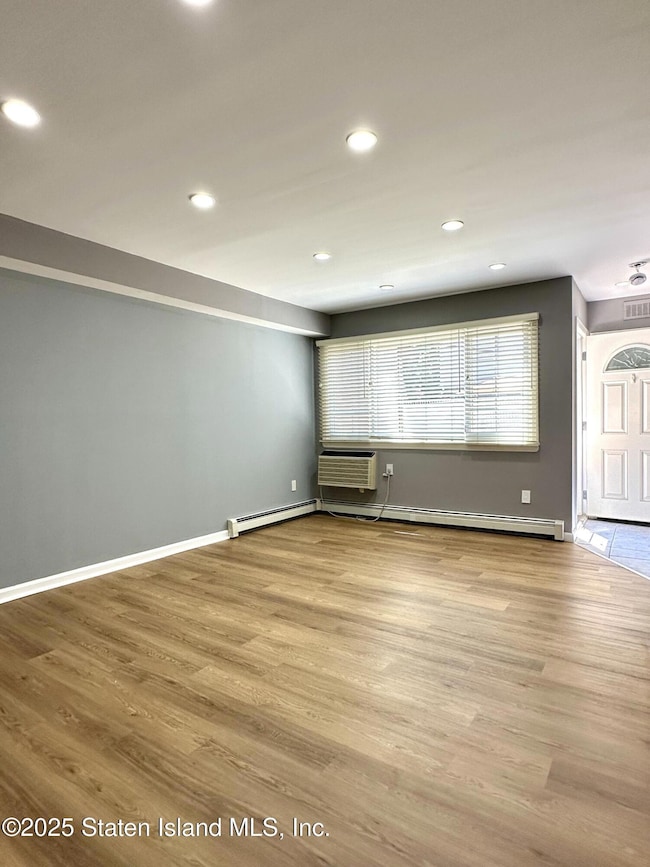 8 Croft Ct, Staten Island, NY 10306 - photo 4