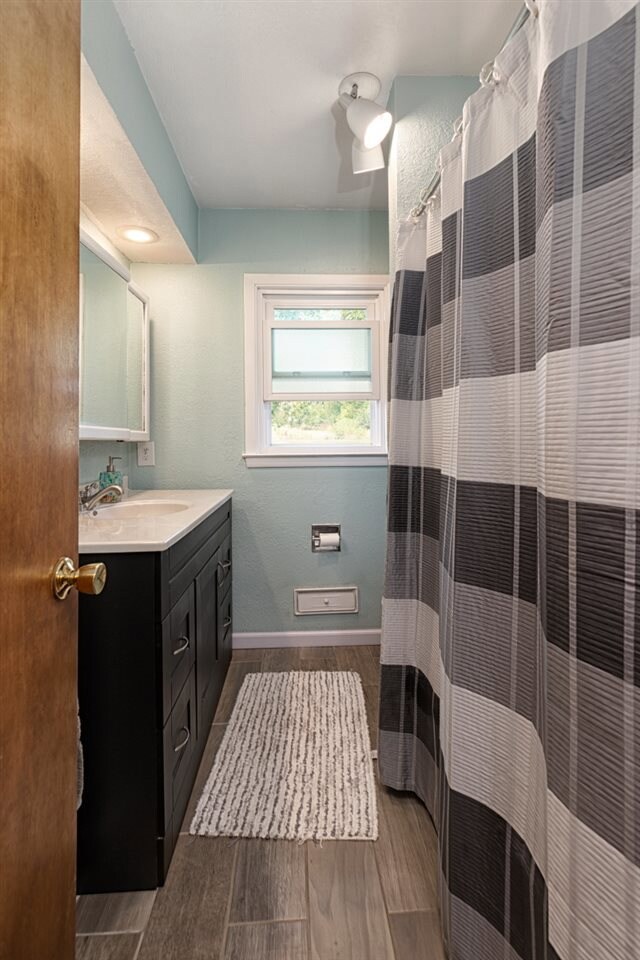 742 Stephan Ave, Waterloo, IA 50701 - photo 6