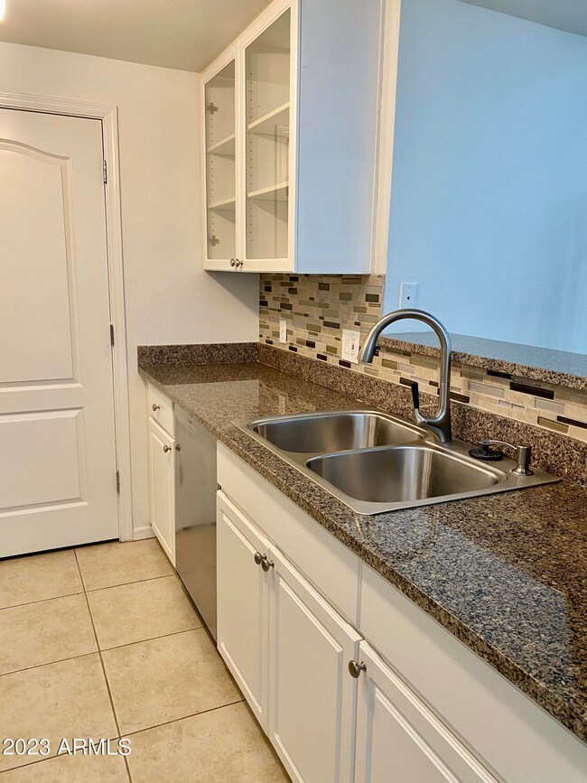 Biltmore Square Apartments unit 415, Phoenix, AZ 85016 - photo 7