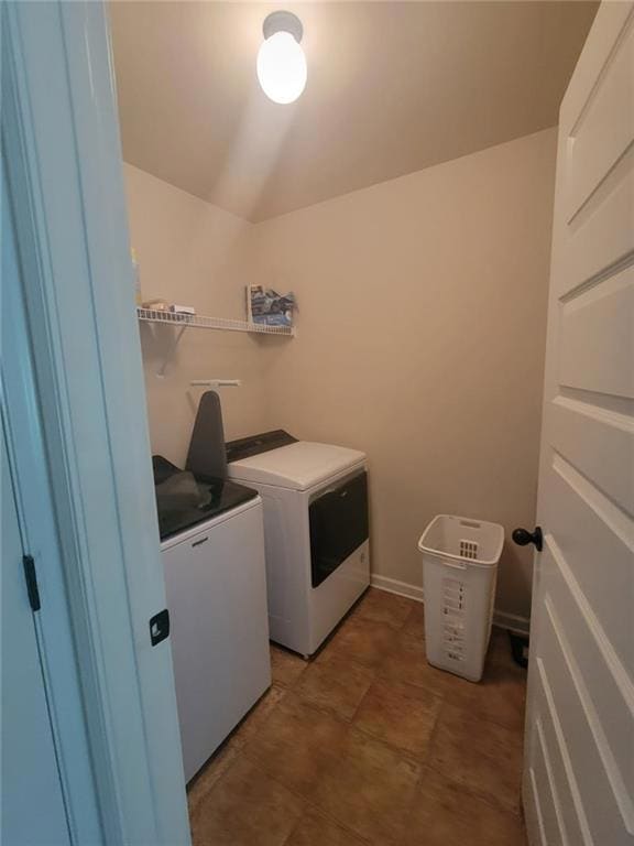 Washroom with independent washer and dryer