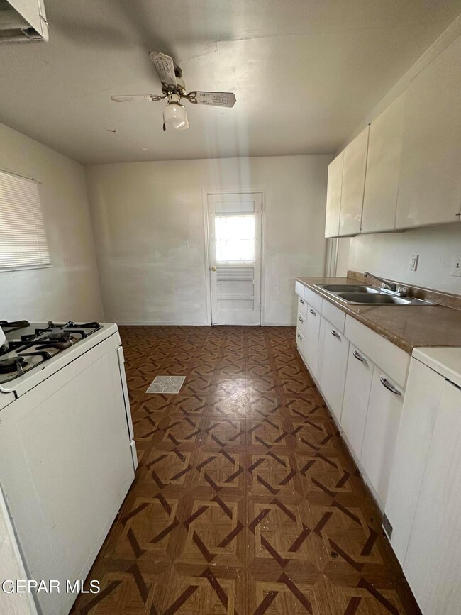 7334 Alpine Dr, El Paso, TX 79915 - photo 3